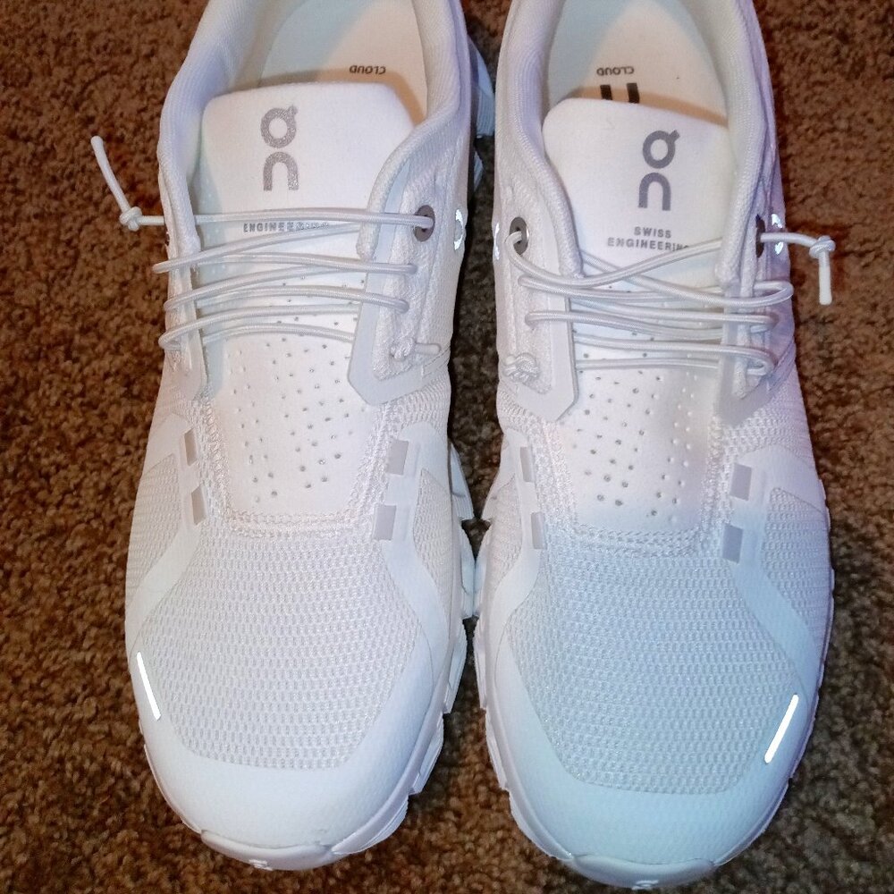 NEW White On Cloud 5 Size 8.5